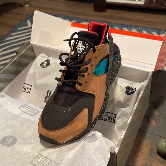 Nike Air Huarache “Light British Tan and Geode Green” - Picture 10 of 16